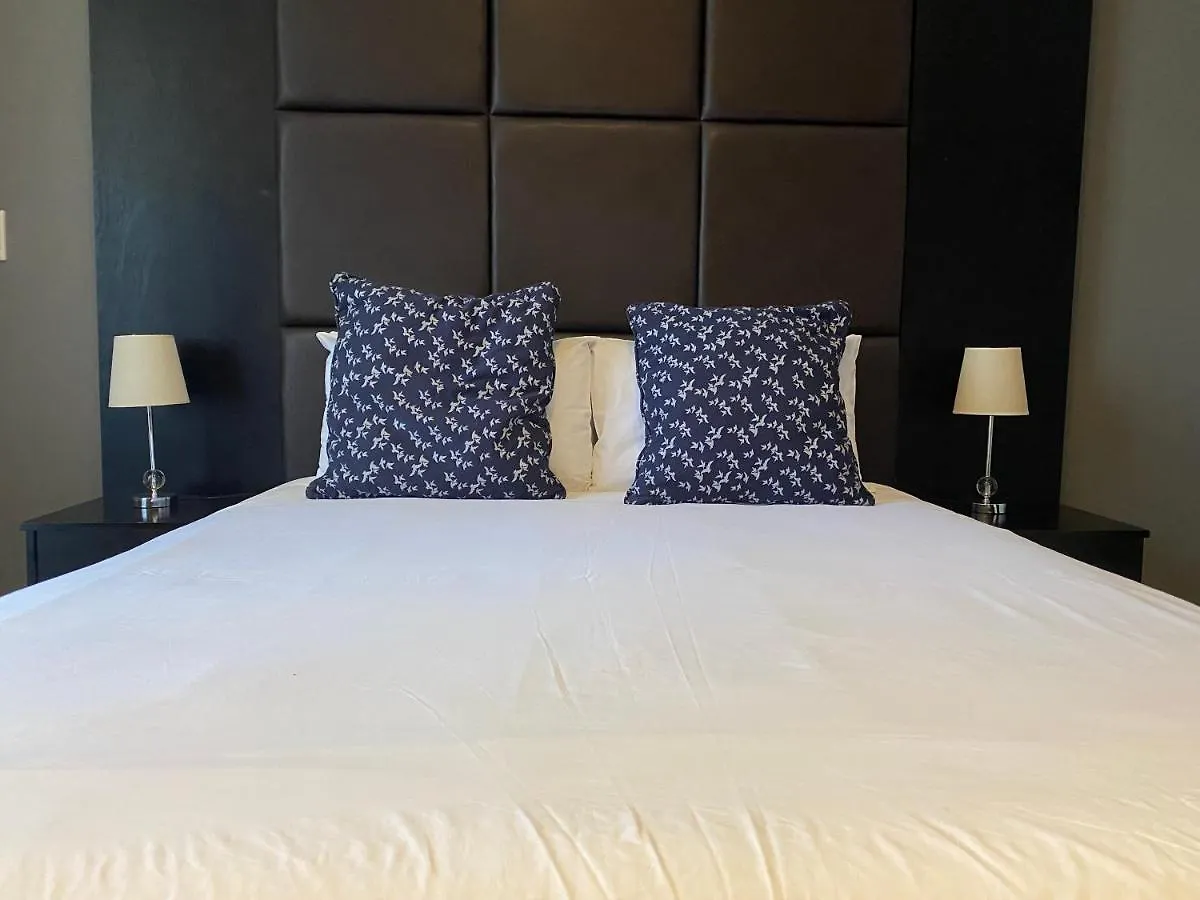 Icon Luxury Apartments Cape Town 4*,
