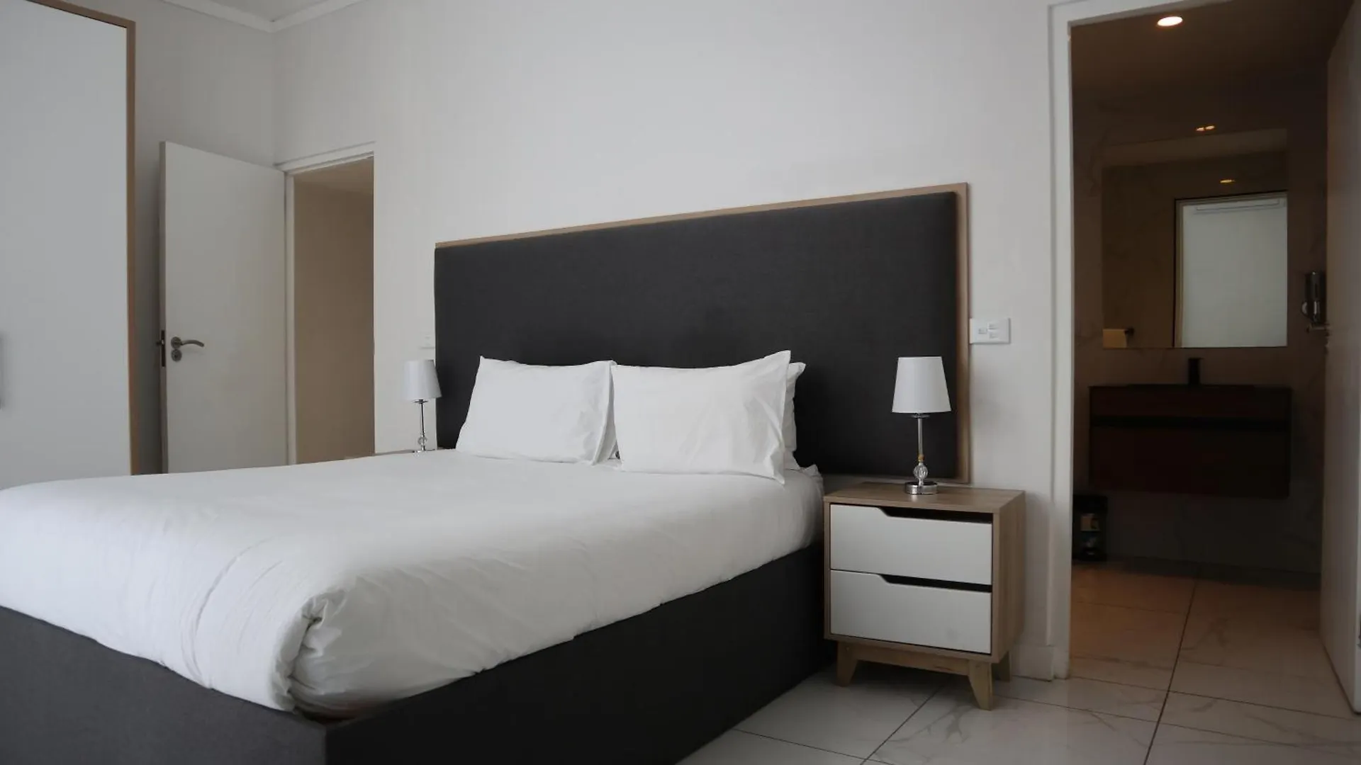 Icon Luxury Apartments Cape Town 4*,